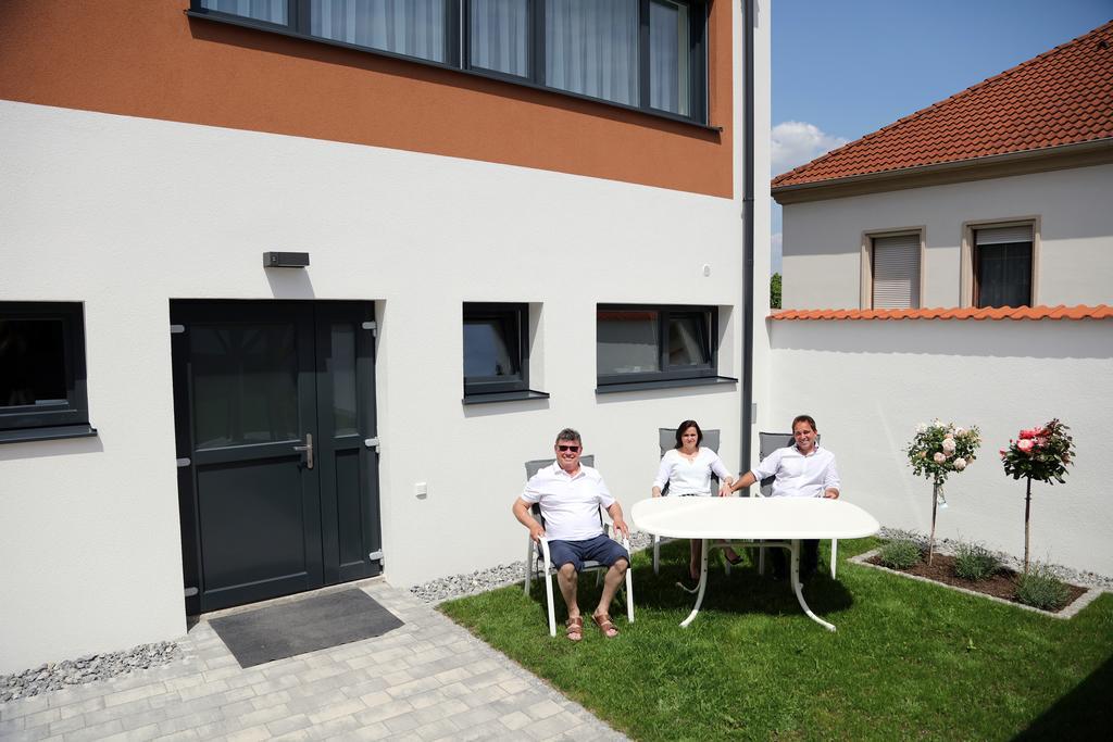 Penthouse Griemann 2 Fuer Max 4 Personen Mit Eigener Grosser Dachterrasse Zum Relaxen! Illmitz Bagian luar foto