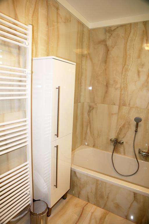 Penthouse Griemann 2 Fuer Max 4 Personen Mit Eigener Grosser Dachterrasse Zum Relaxen! Illmitz Bagian luar foto
