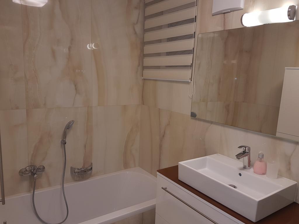 Penthouse Griemann 2 Fuer Max 4 Personen Mit Eigener Grosser Dachterrasse Zum Relaxen! Illmitz Bagian luar foto