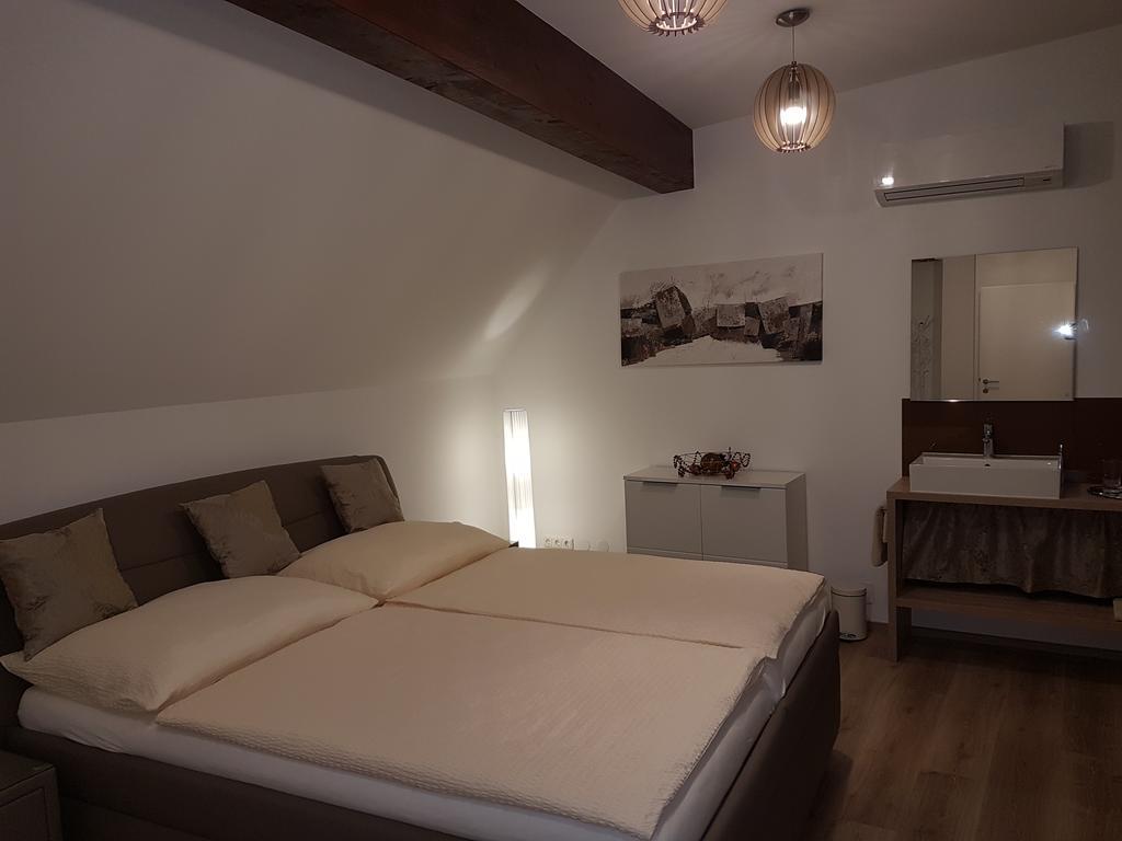 Penthouse Griemann 2 Fuer Max 4 Personen Mit Eigener Grosser Dachterrasse Zum Relaxen! Illmitz Bagian luar foto