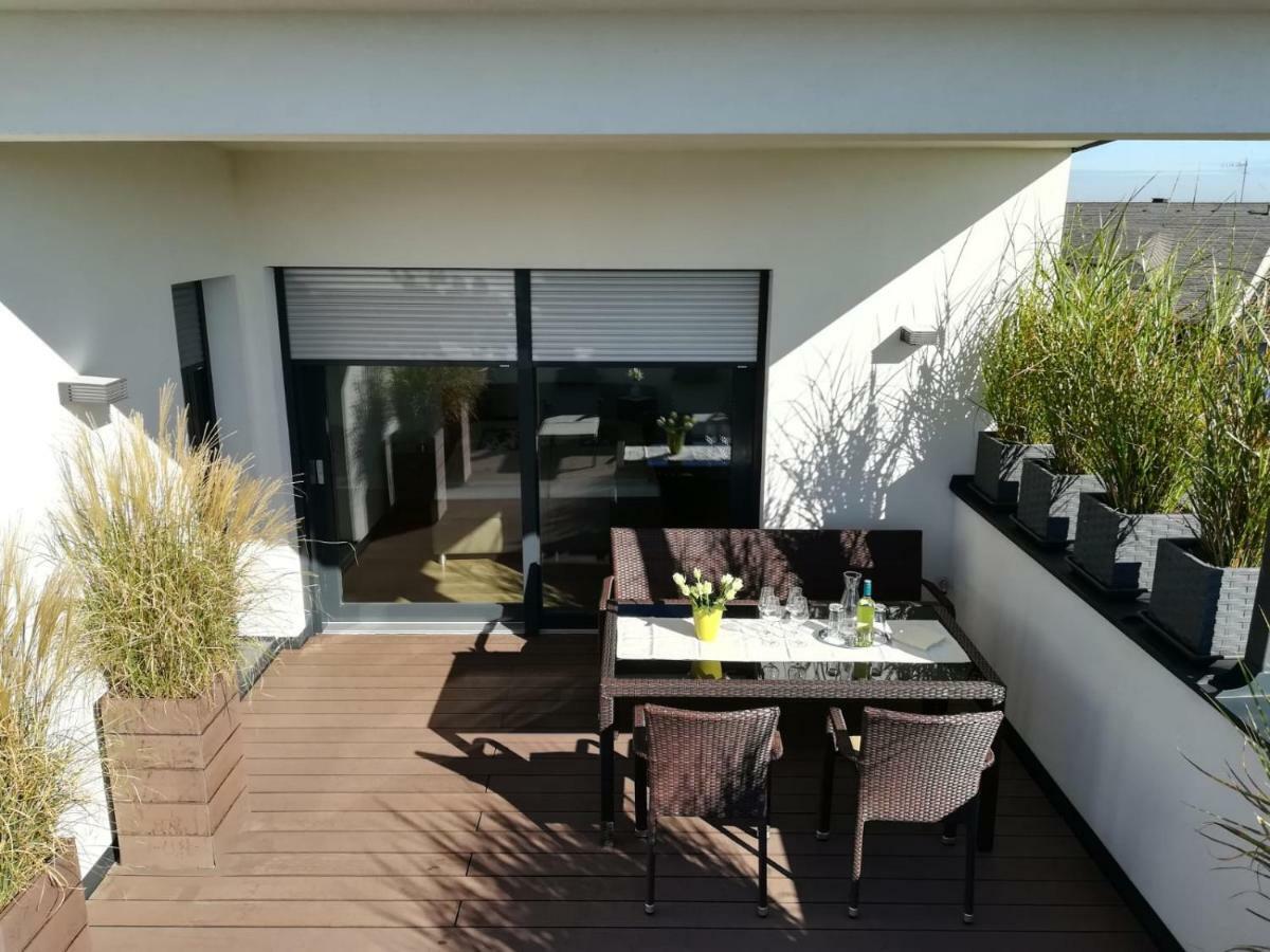 Penthouse Griemann 2 Fuer Max 4 Personen Mit Eigener Grosser Dachterrasse Zum Relaxen! Illmitz Bagian luar foto